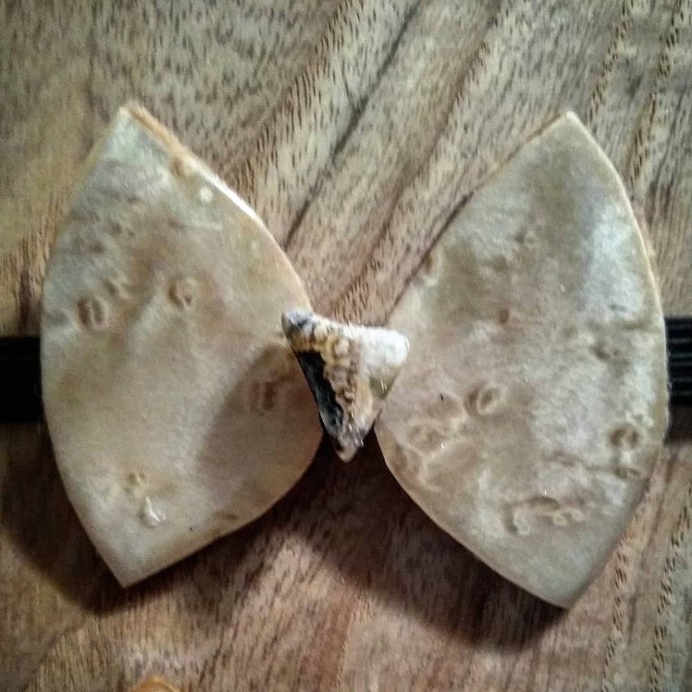 Bow tie